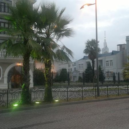 Nini'S Apartments Batumi Exterior photo