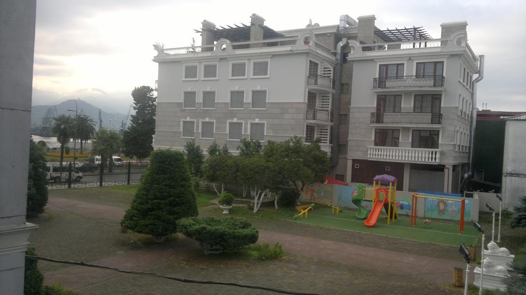 Nini'S Apartments Batumi Exterior photo